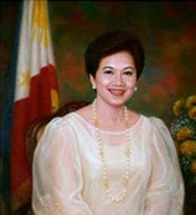 Unang babaeng naging pangulo ng pilipinas  Samantala, si Pangulong Gloria Macapagal Arroyo ang naging unang Pinay na naging bise presidente ng bansa nang